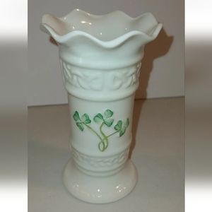 Belleek Small Bud Vase Tara Collection Shamrock Celtic Knots Ruffled Edge